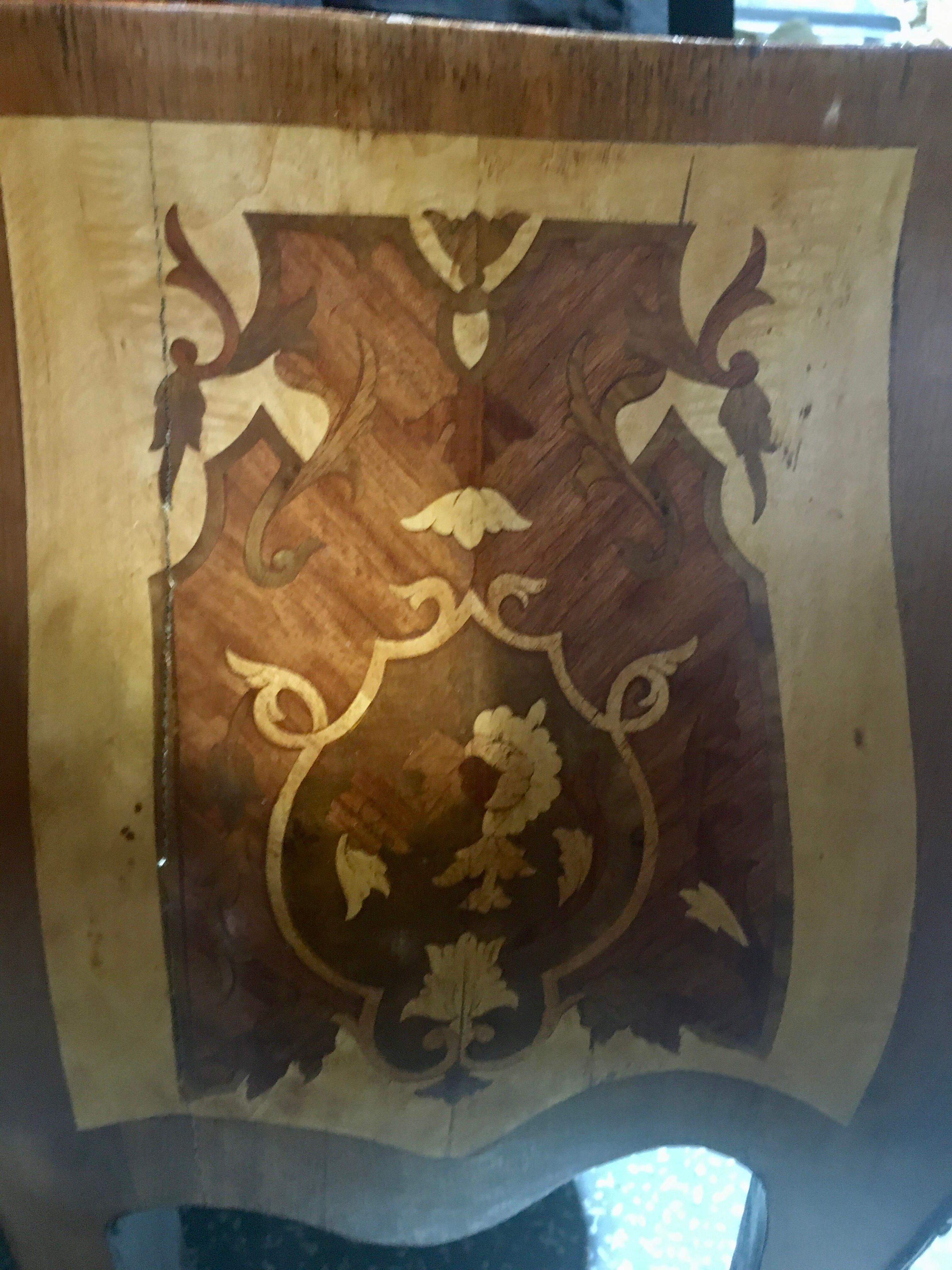 Curved commodus, tomb, Louis XV style, in marquetry, 3 drawers