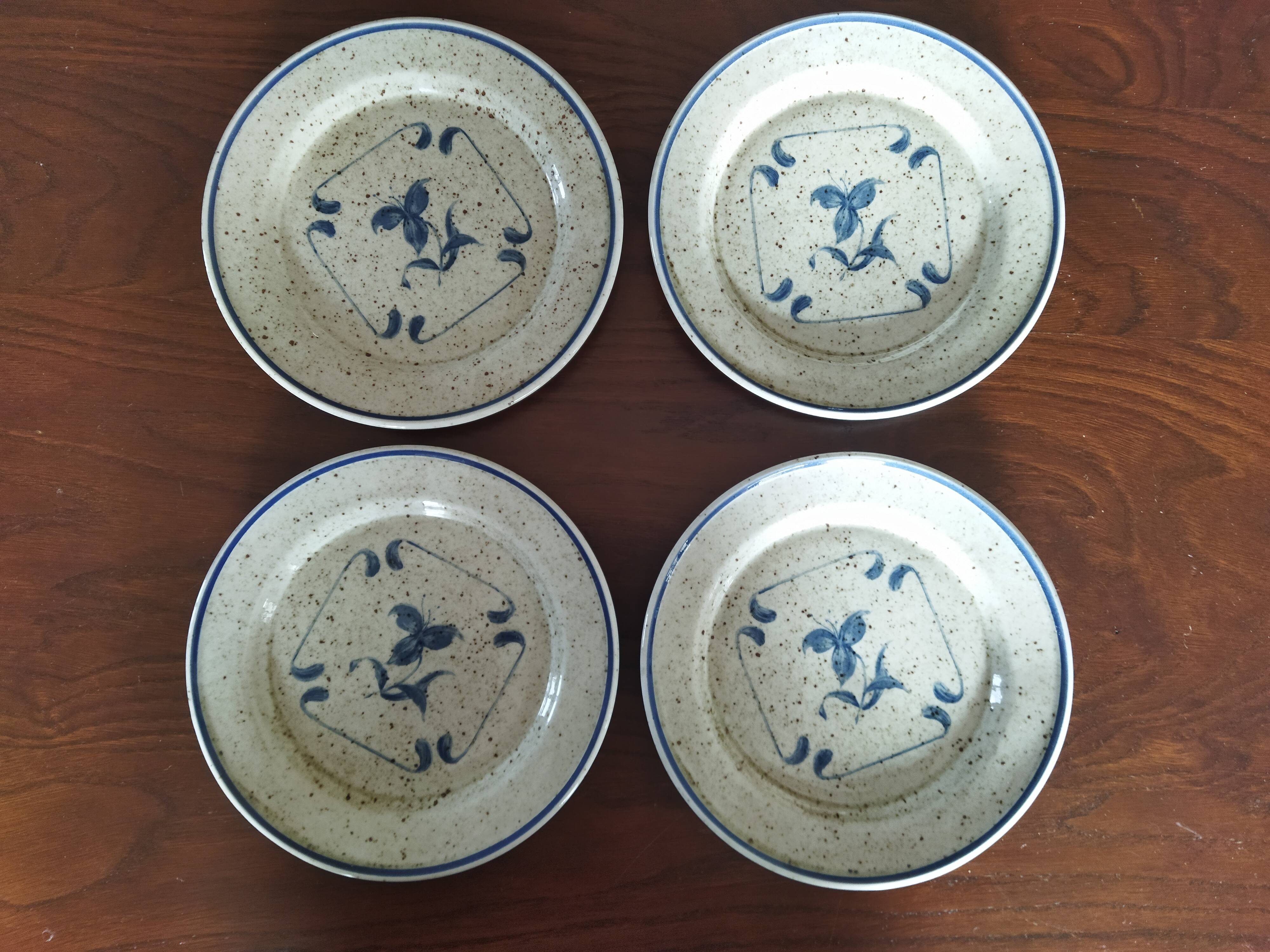 9 assiettes à dessert en porcelaine de Sologne