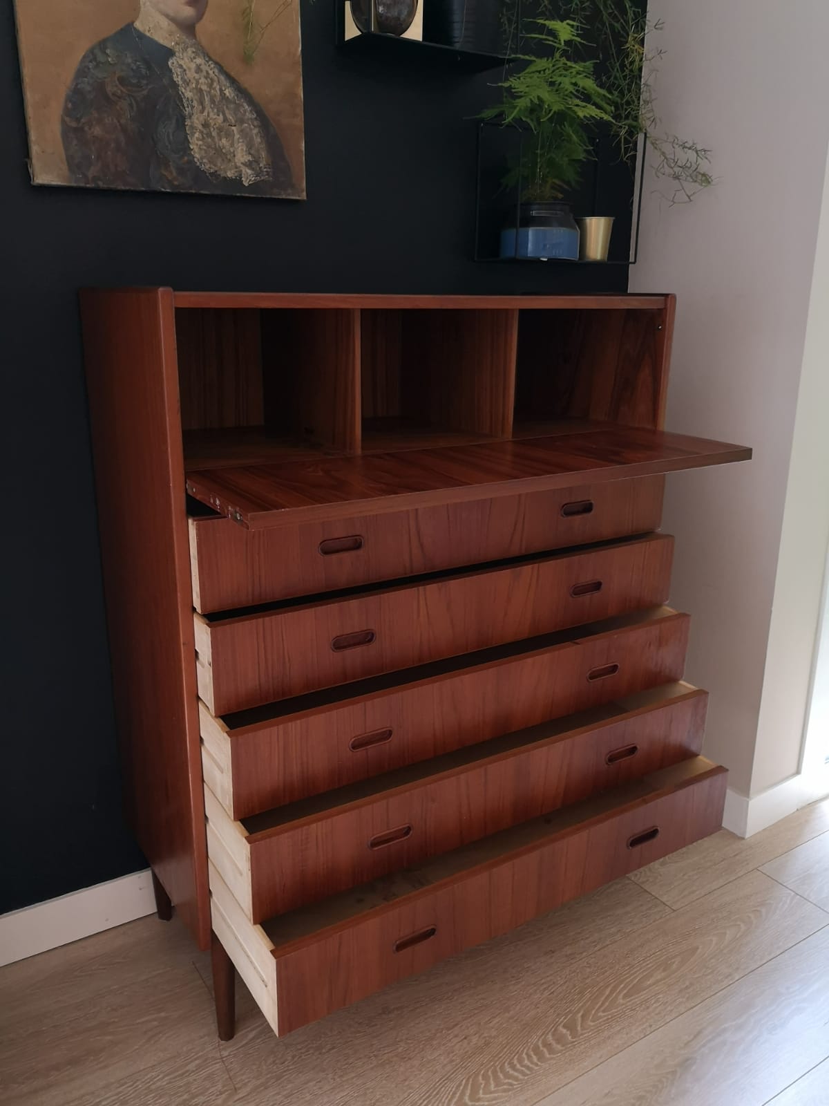 Chest with drawers and Scandinavian teak felling