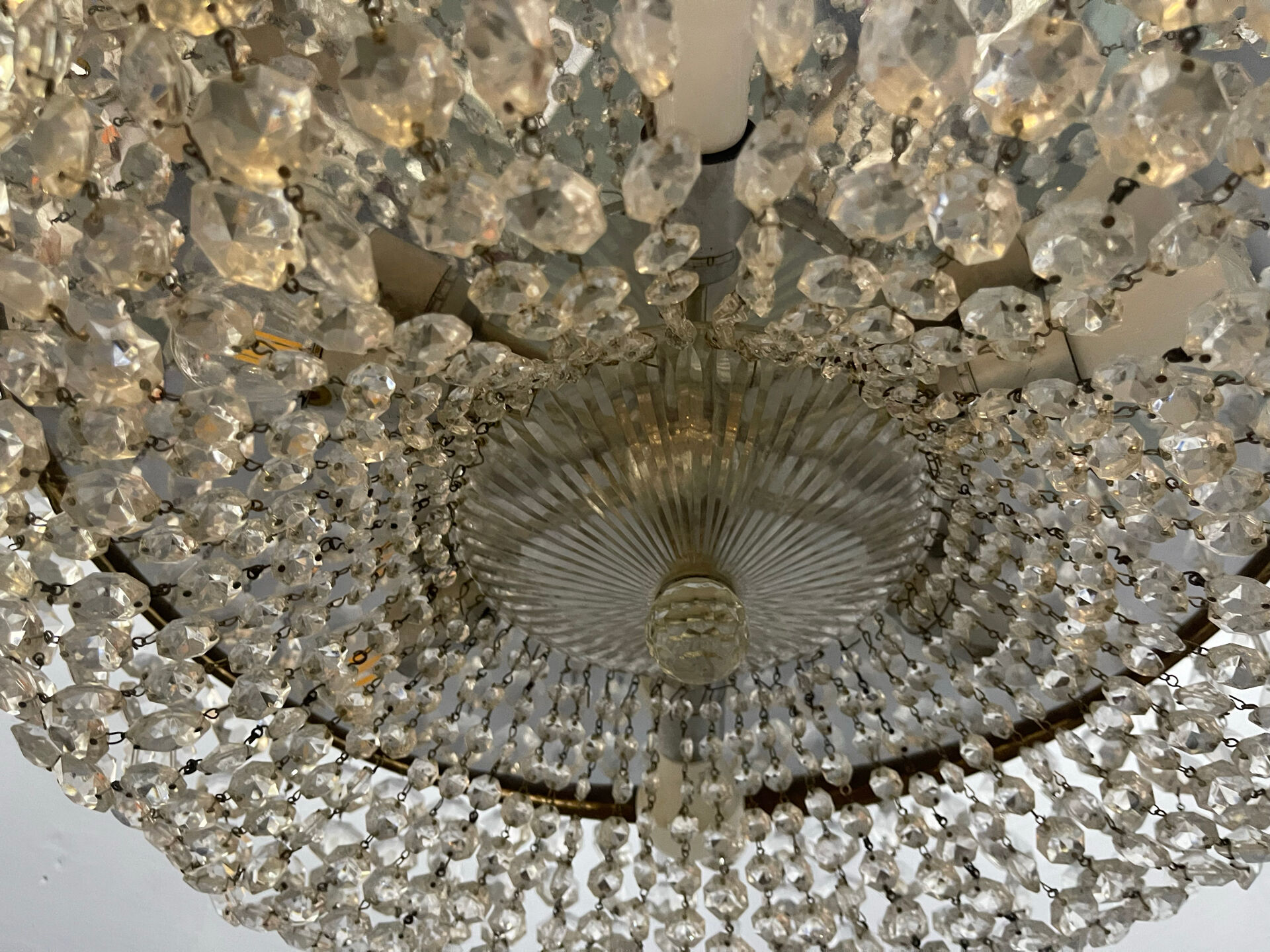 Chandelier en cristal et laiton italien des années 1960 – 6 lumières