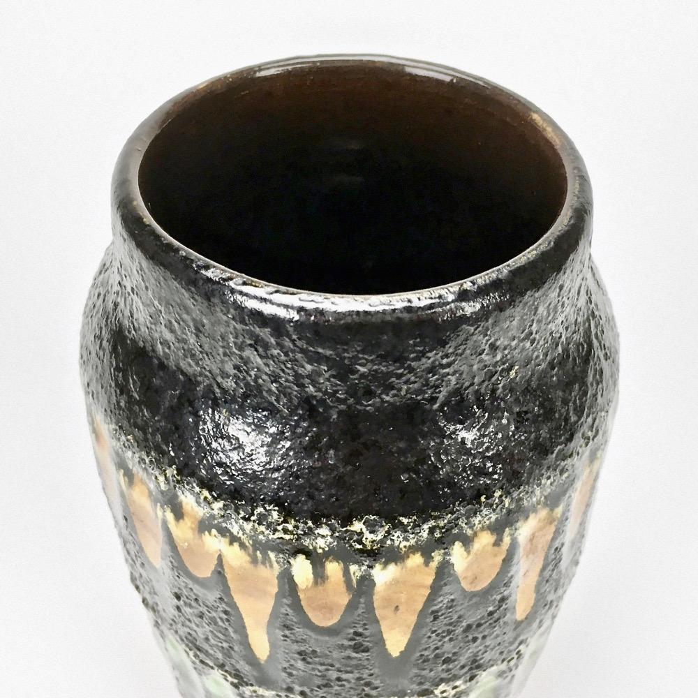 "Fat Lava" vase black background and colorful enamelled drippings