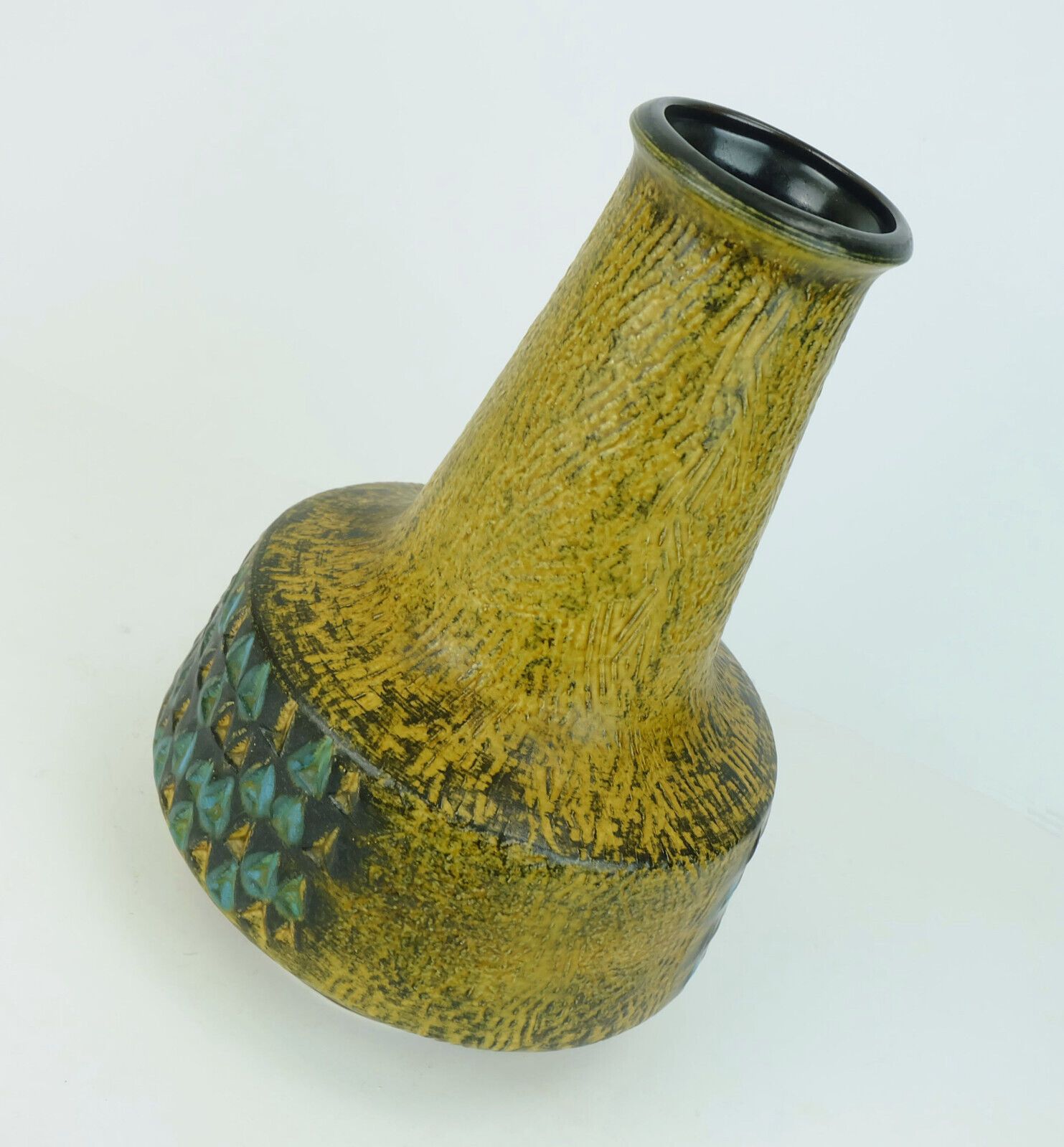 Duemler & breiden mid century ceramic vase model no. 171 30 abstract relief decor