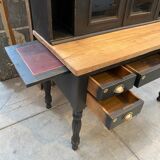 Desk with showcase