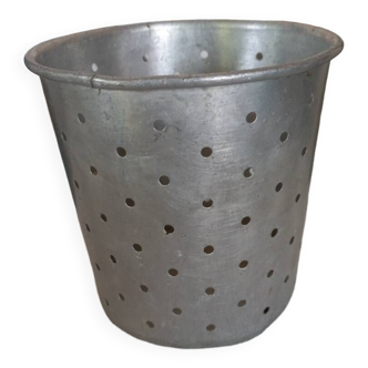 Aluminum dish pot