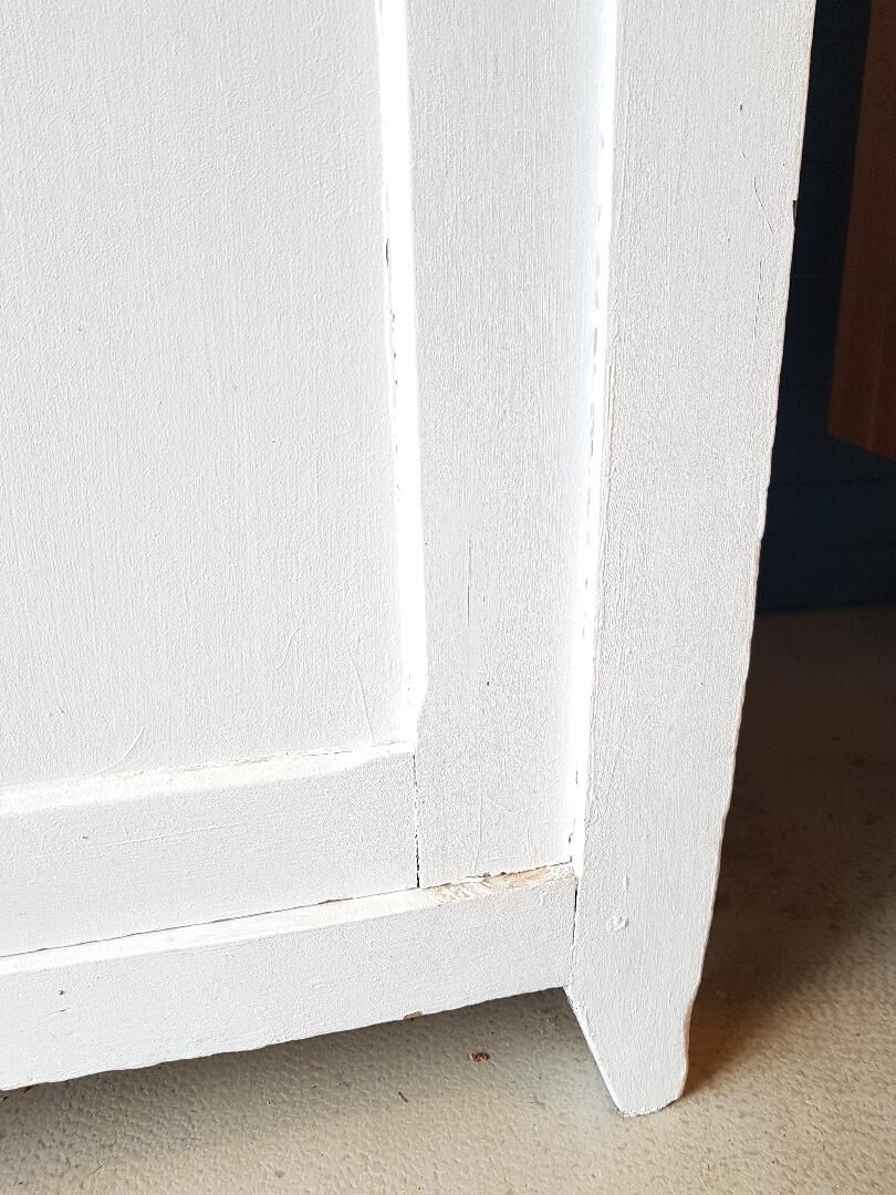 Former parisian buffet white