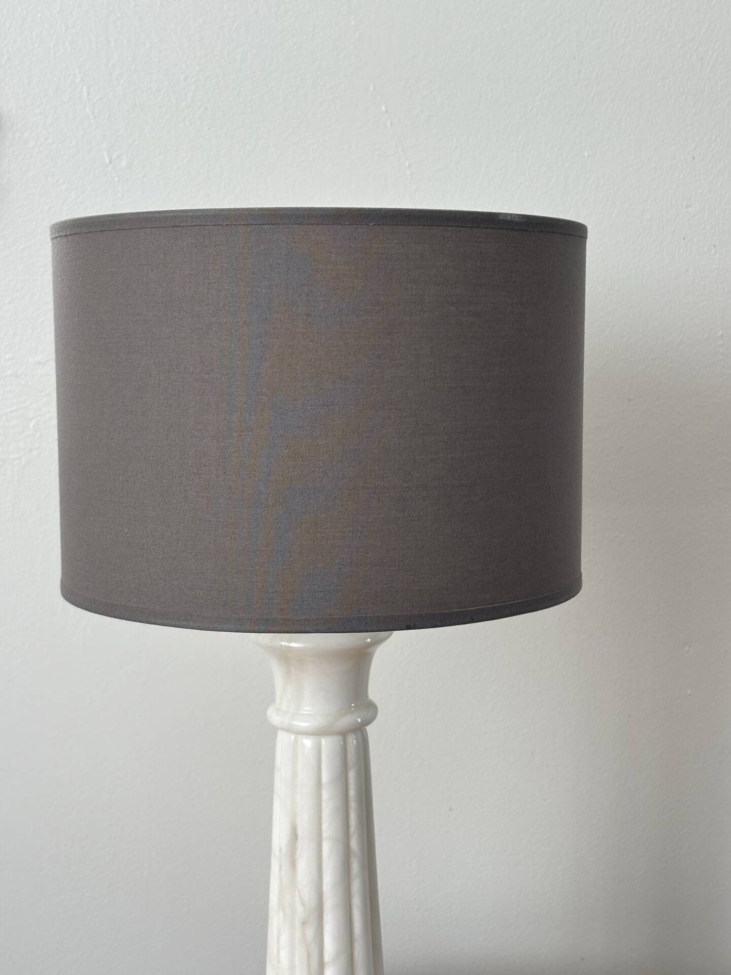 Alabaster column lamp