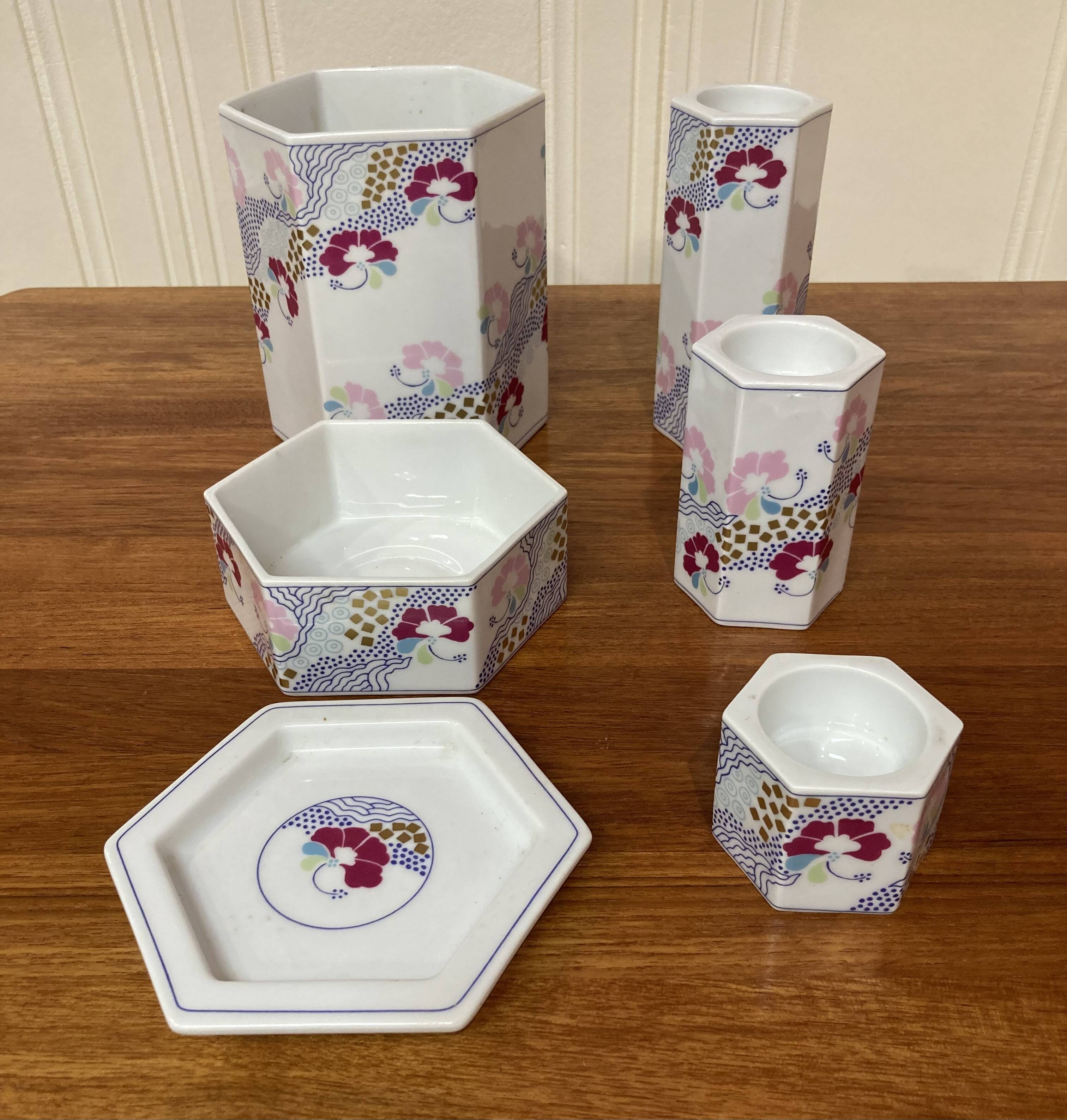 Set of five Scandinavian design ceramics.