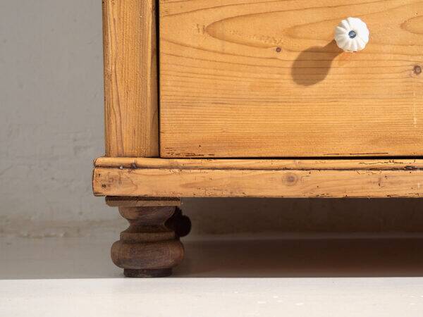 Antique solid wood chest of drawers (circa 1920)
