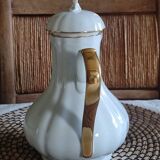 Théière ancienne en porcelaine