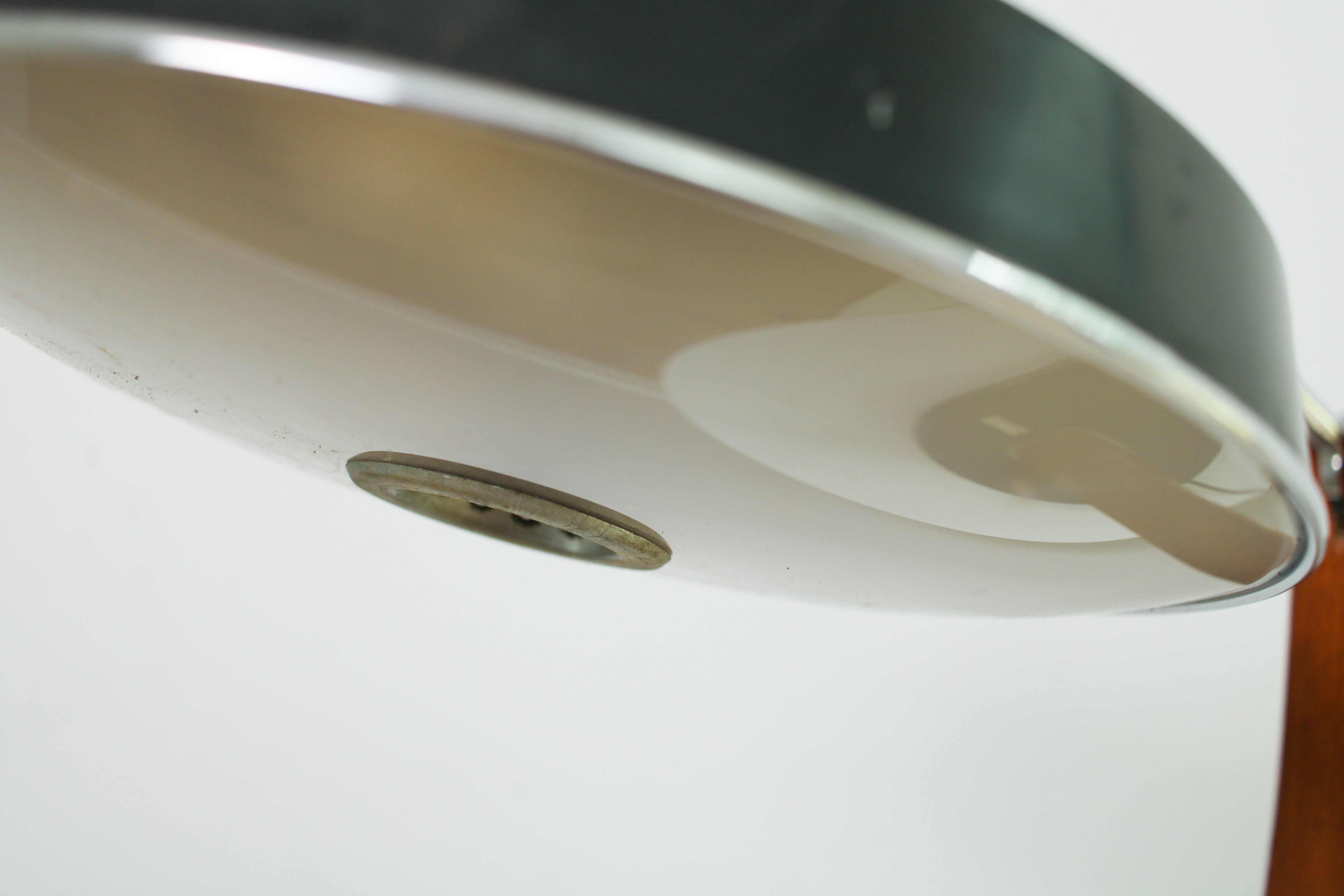 FASE President Pendulum in black with a walnut base