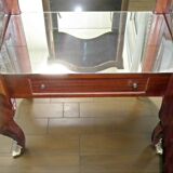 A Louis XV style display cabinet with three beechwood shelves and a white marble top.
