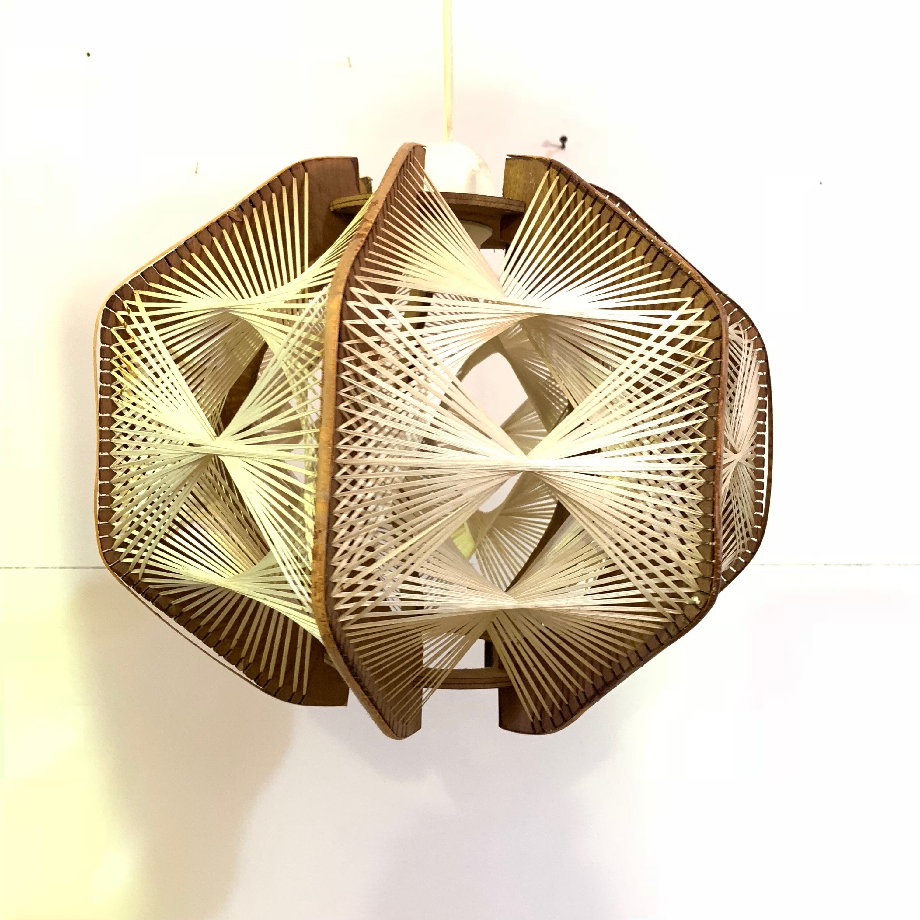 Scandinavian suspension in stretched wires