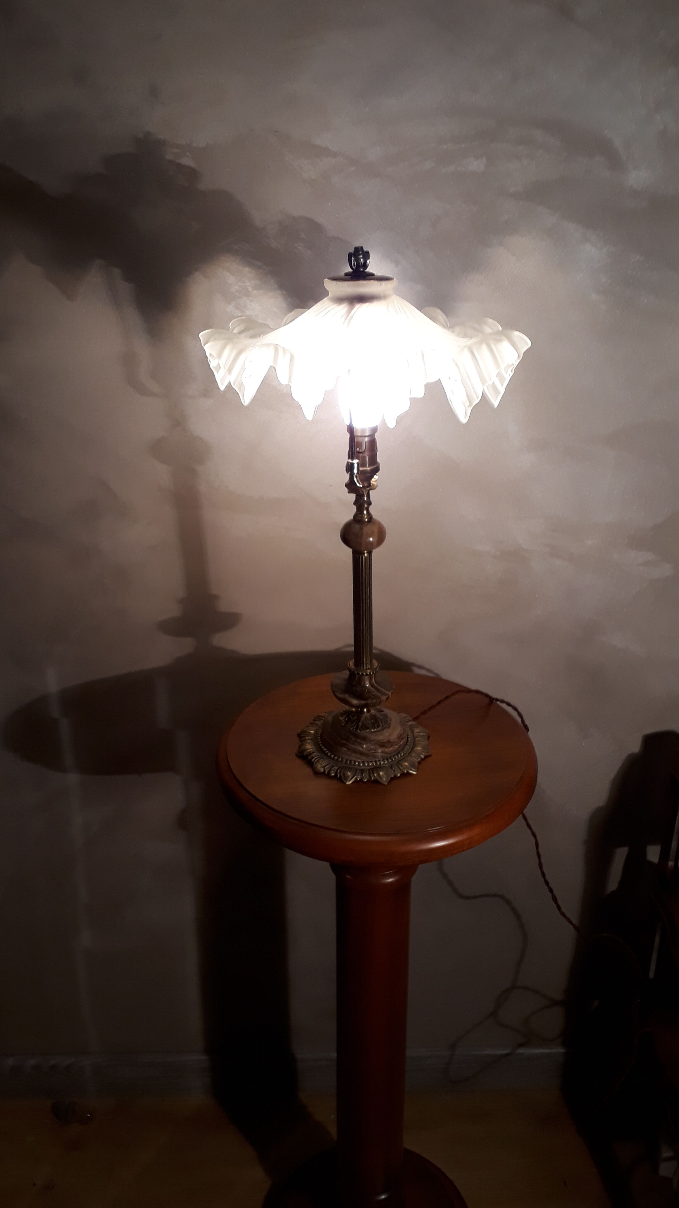 Brown marble lamp with bronze base and American frame 1940
