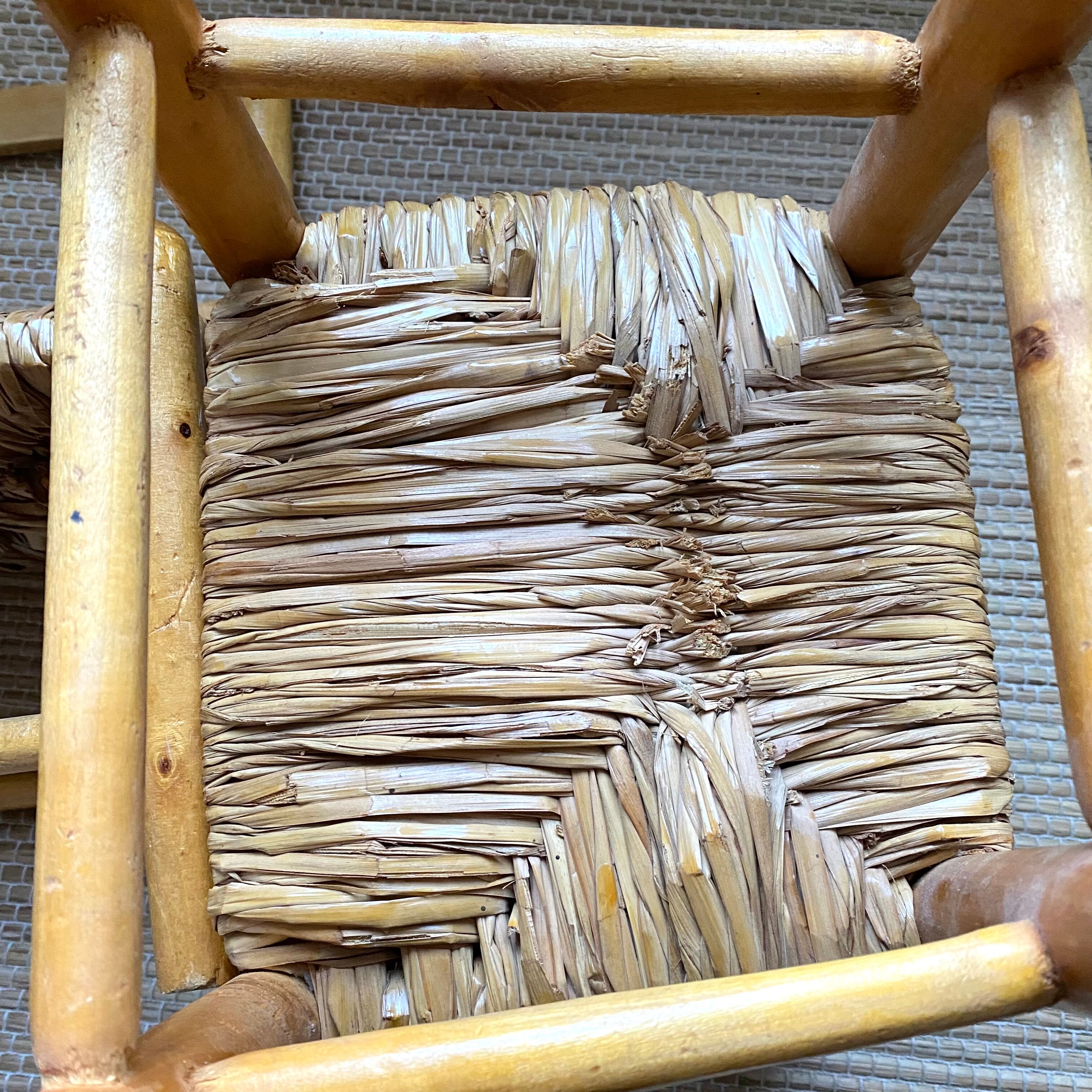 Chaises enfant anciennes en bois et paille