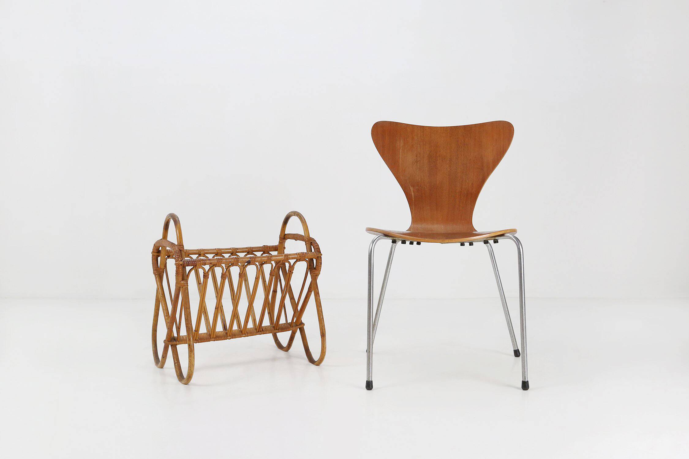 French Vintage fifties rattan magazine rack