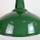 Lampe suspendue en émail vert britannique industriel, années 1960