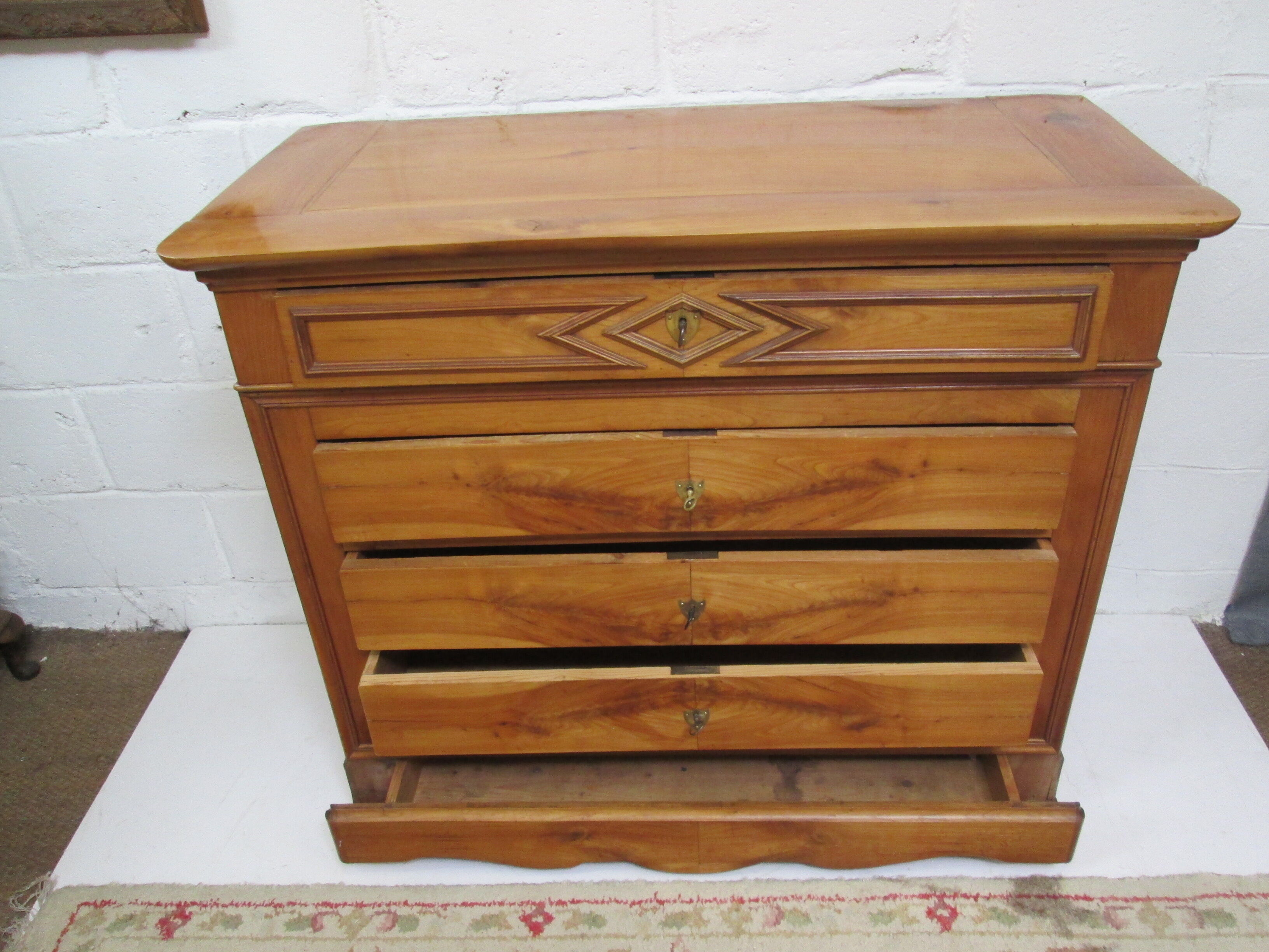 Cherry chest of drawers