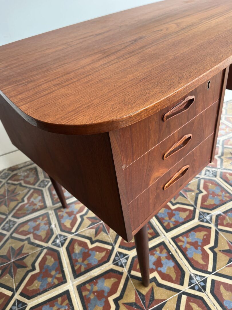 Danish kidney shaped desk