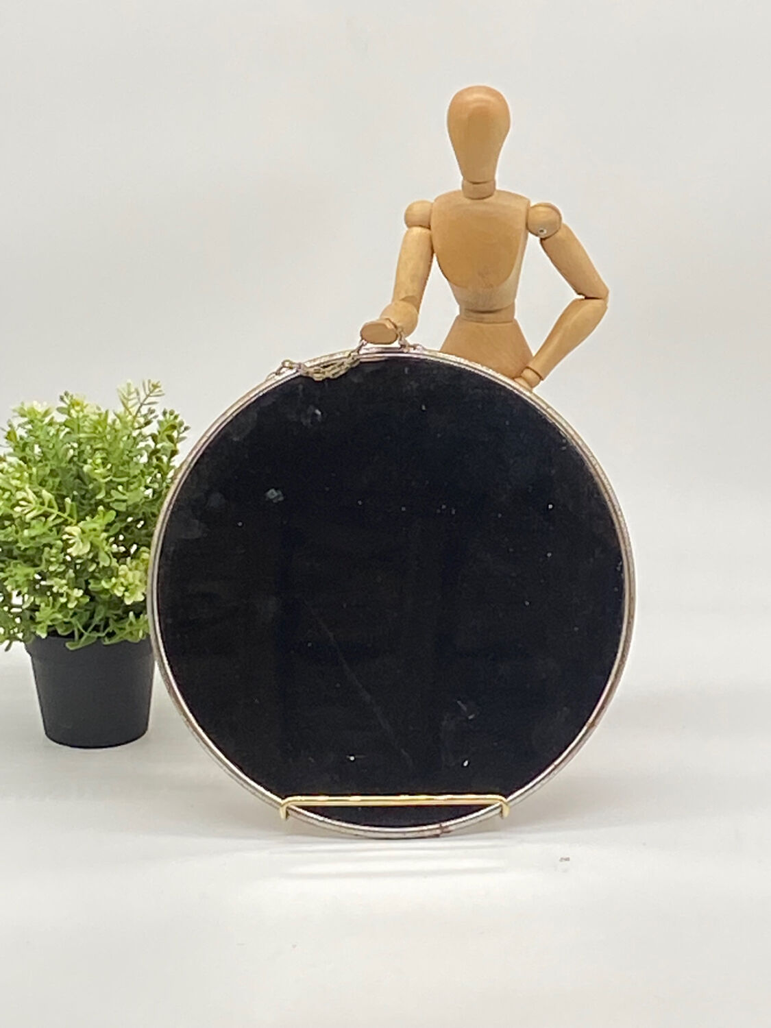 Round mirror vintage barber style