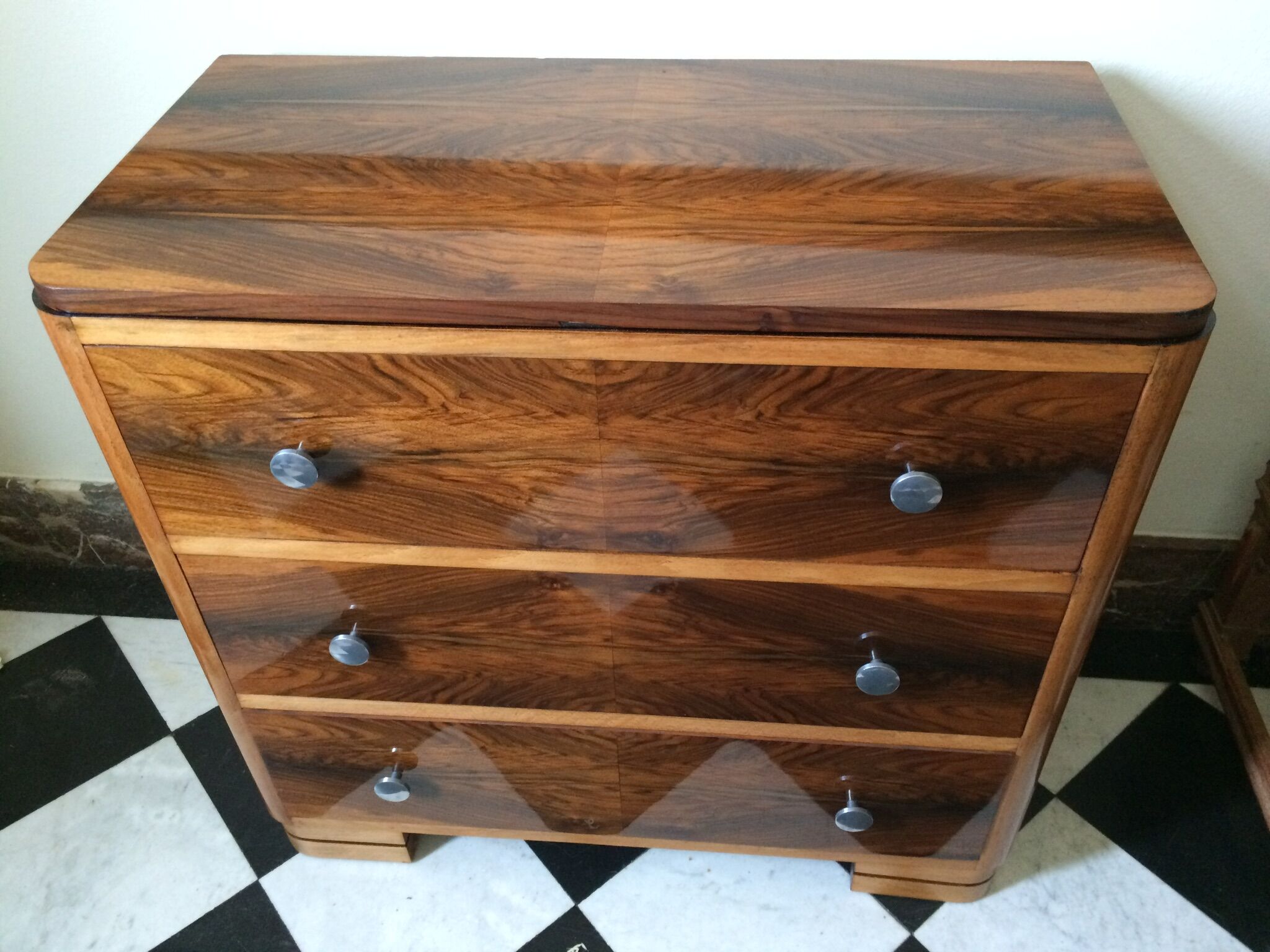 Art Deco chest of drawer