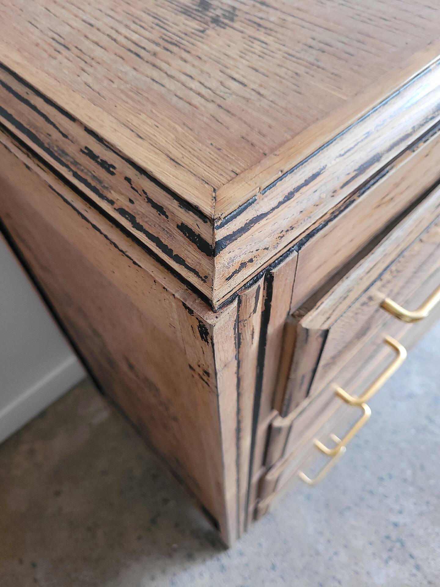 Commode de style vintage pieds compas