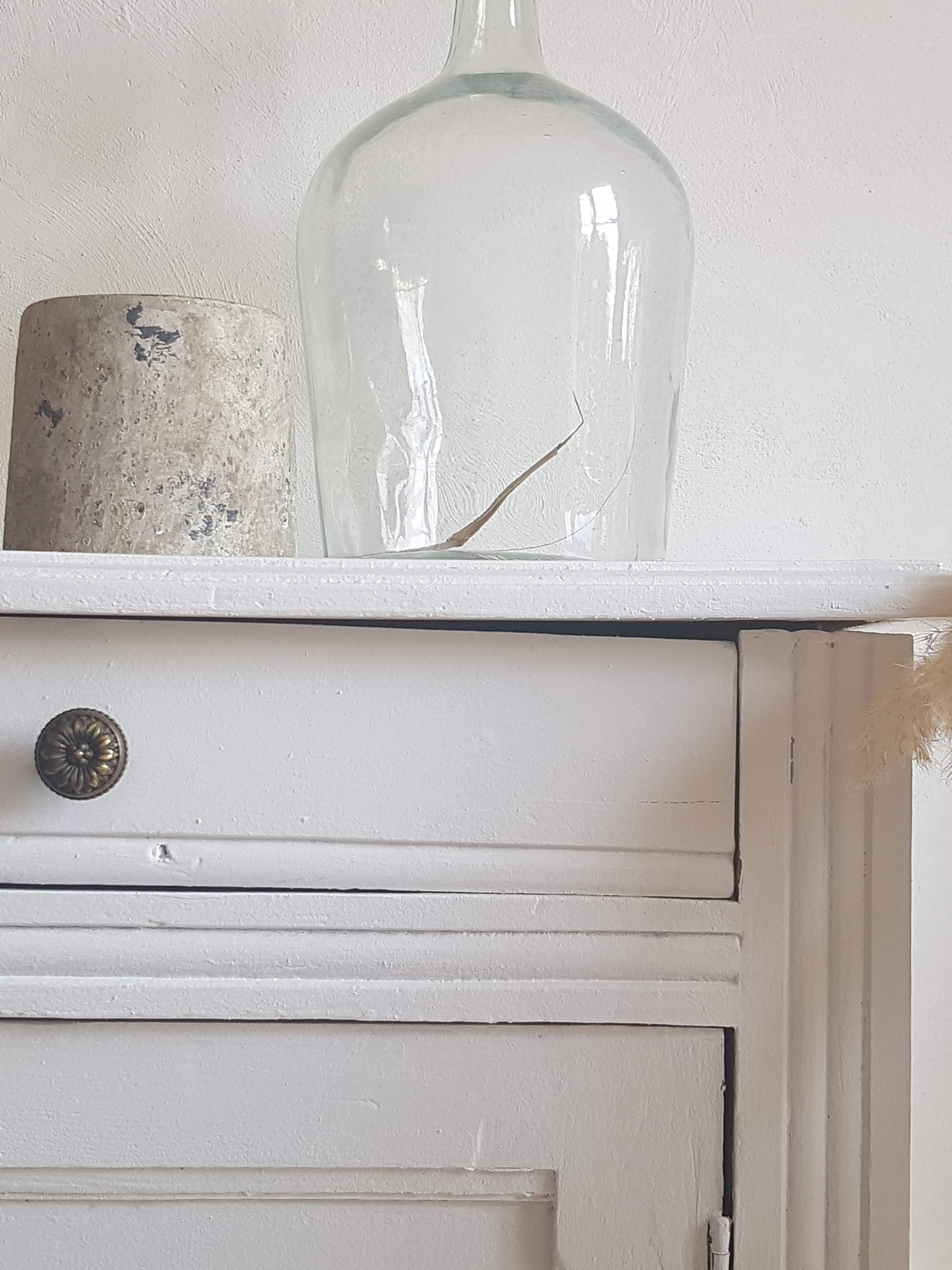 Old white Parisian buffet