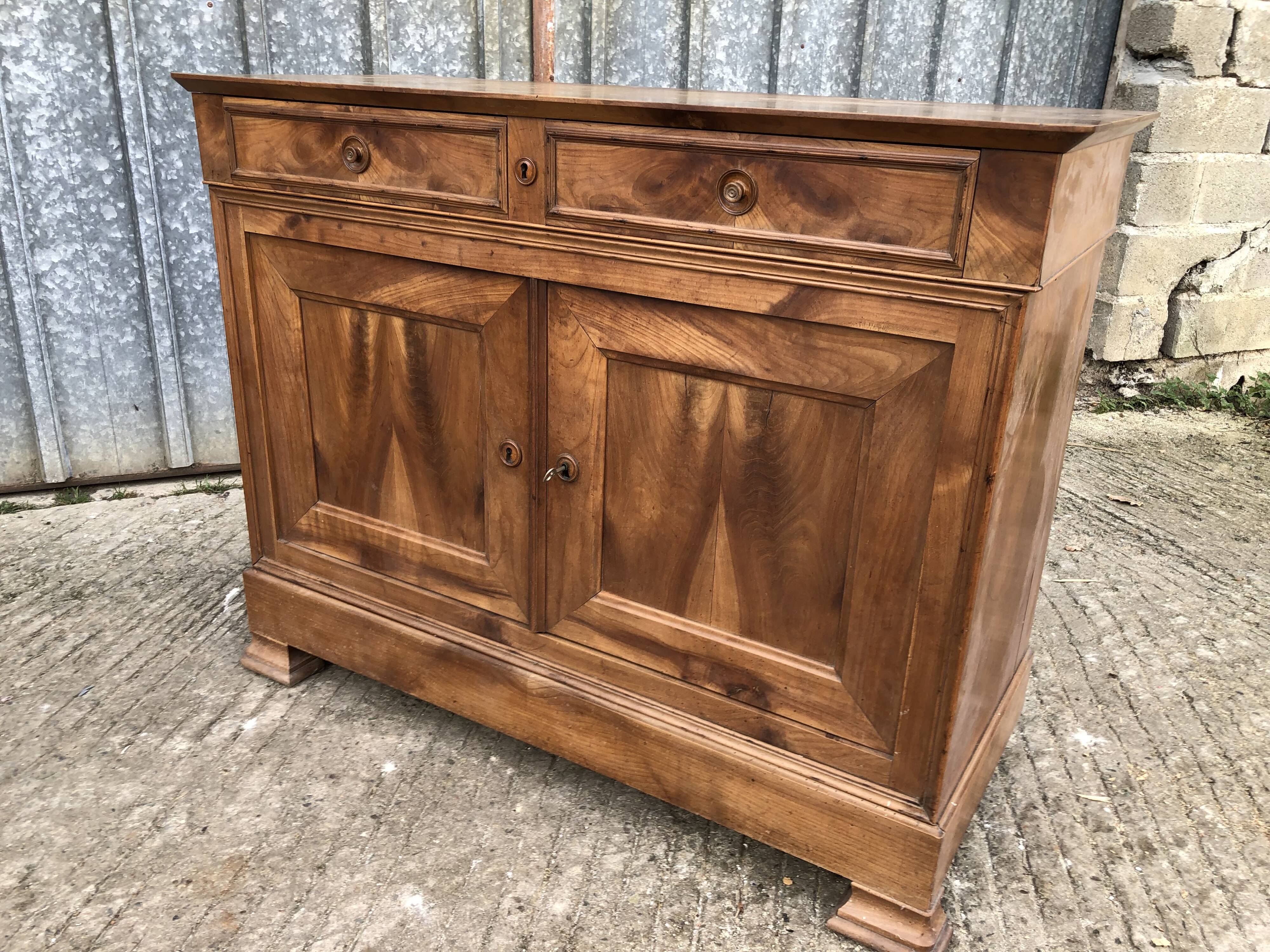 Antique low sideboard in solid cherry wood with 2 doors and 3 drawers