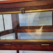 Serving trolley / bar cart in mahogany, brass and glass, 1920