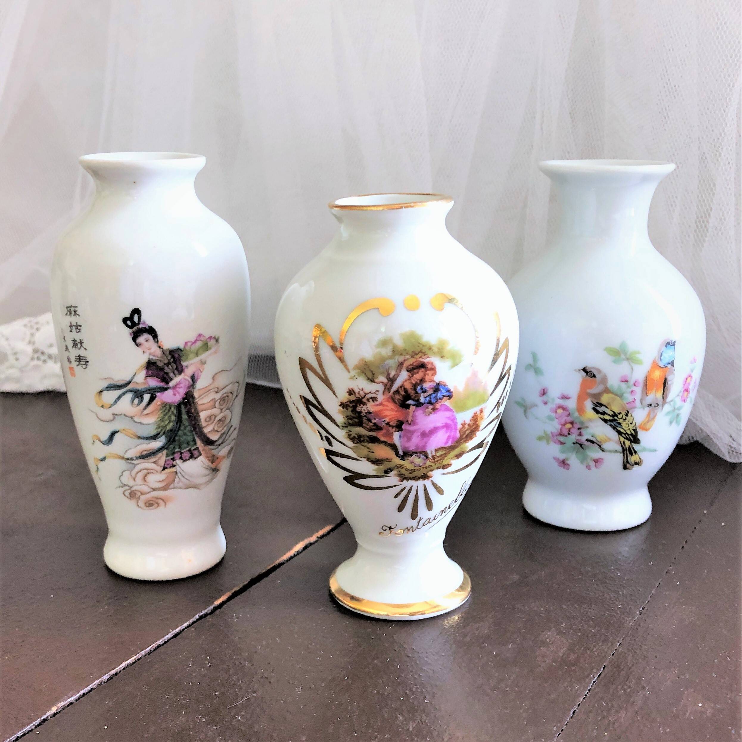 Set of 3 porcelain vases