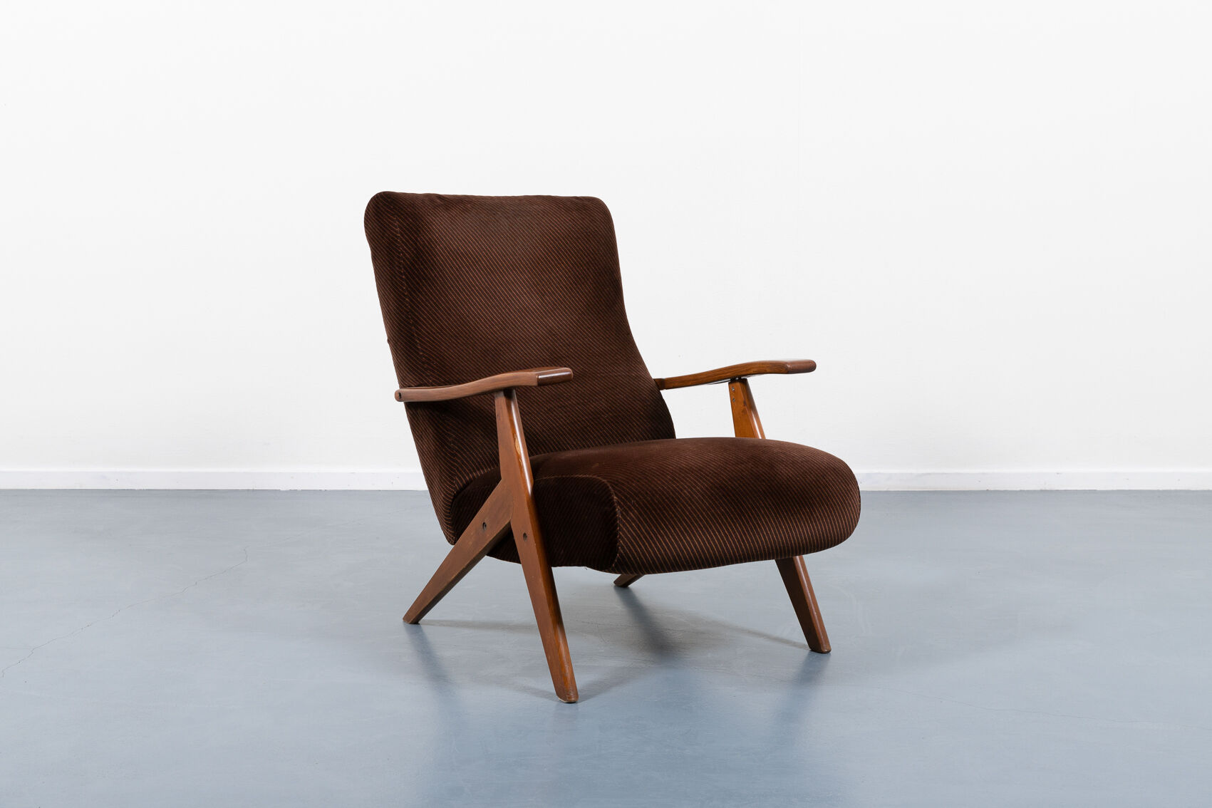 Italian reclining lounge chair by Antonio Gorgon