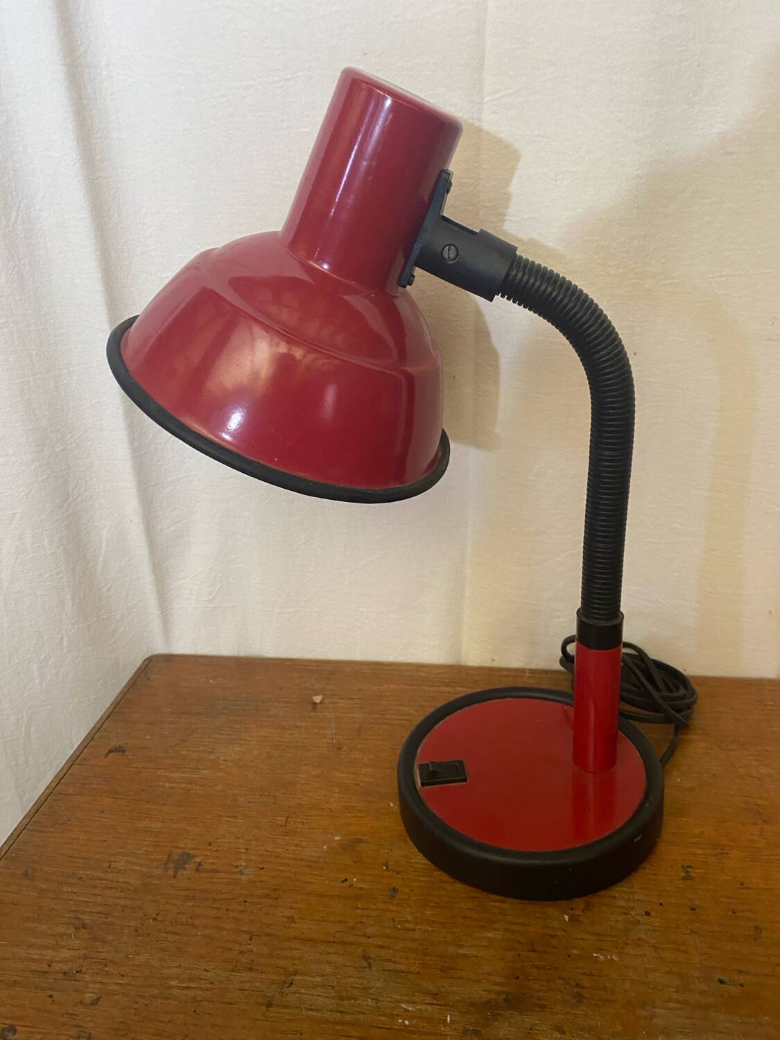 Antique style desk lamp aluminor red metal + black plastic vintage