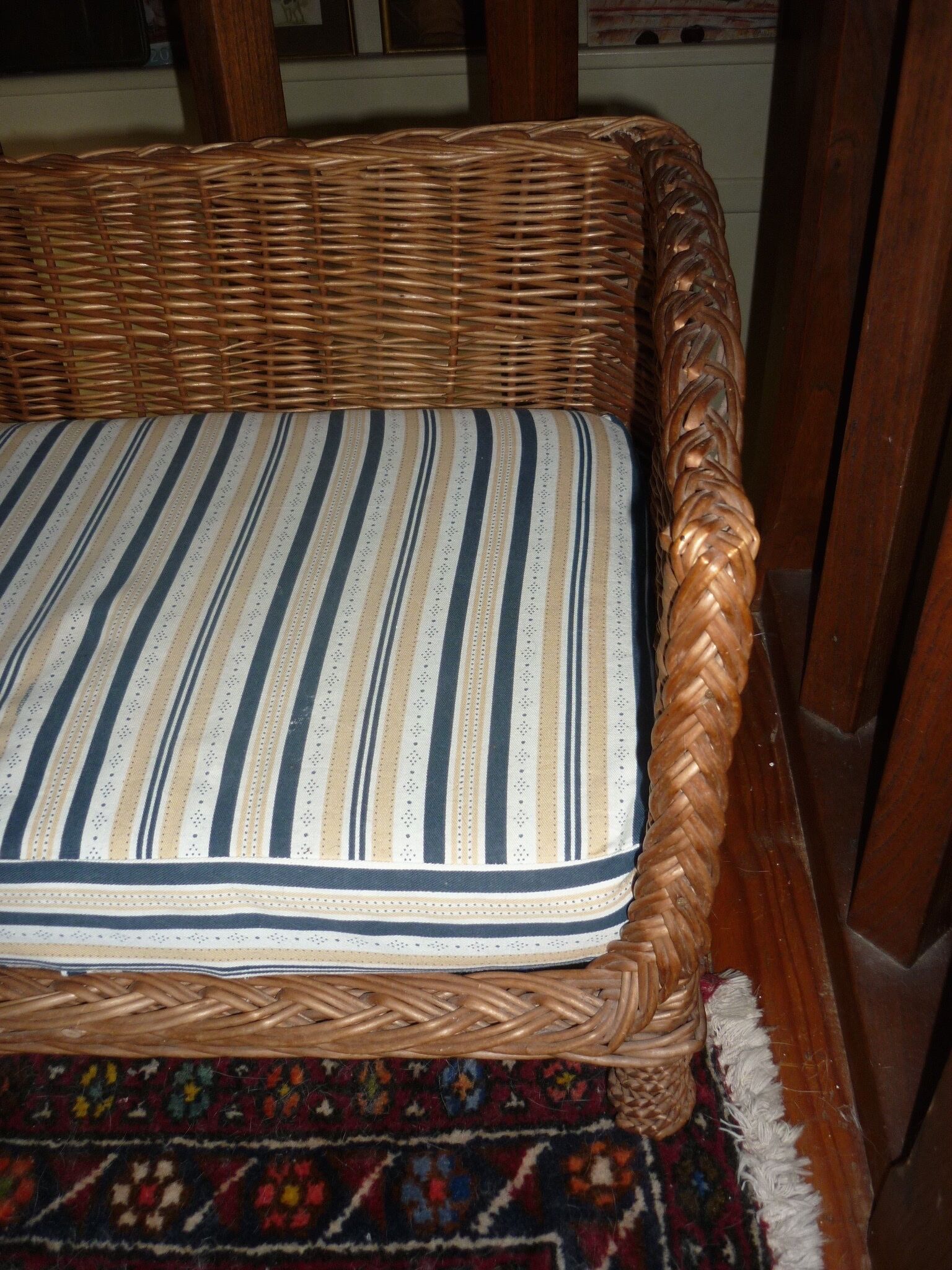 Wicker sofa basket