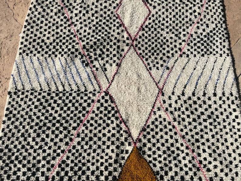 Magnificent Berber rug made of natural wool, traditionally handwoven.