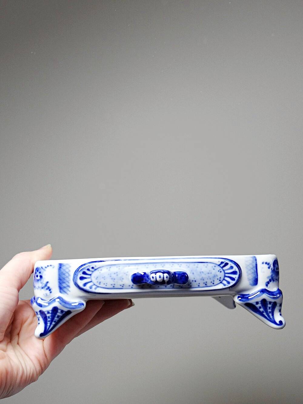 Rare et unique échiquier de voyage en porcelaine de Gzhel signé Yuri Garanin
