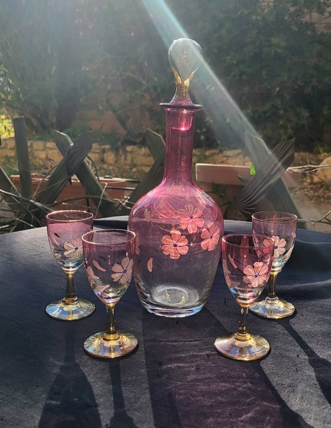 Enamelled pink liquor service