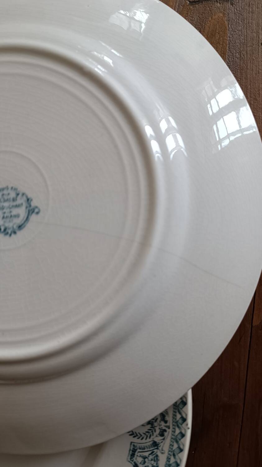 6 assiettes Saint Amand modèle Louis XVI