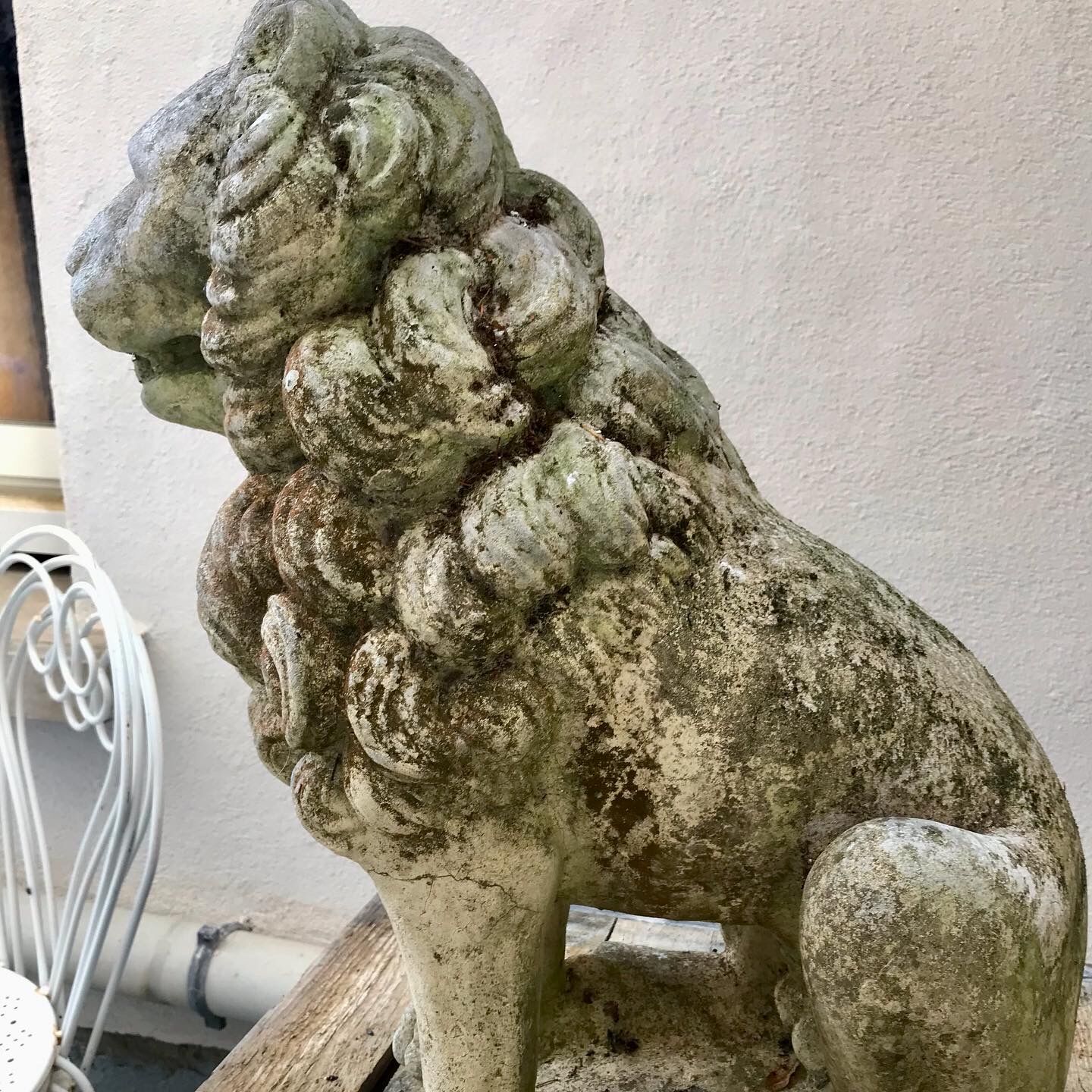 Fountain statue Lion stone reconstituted