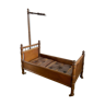 Ancien lit de poupée en bois, vendu par Le Bon Marche