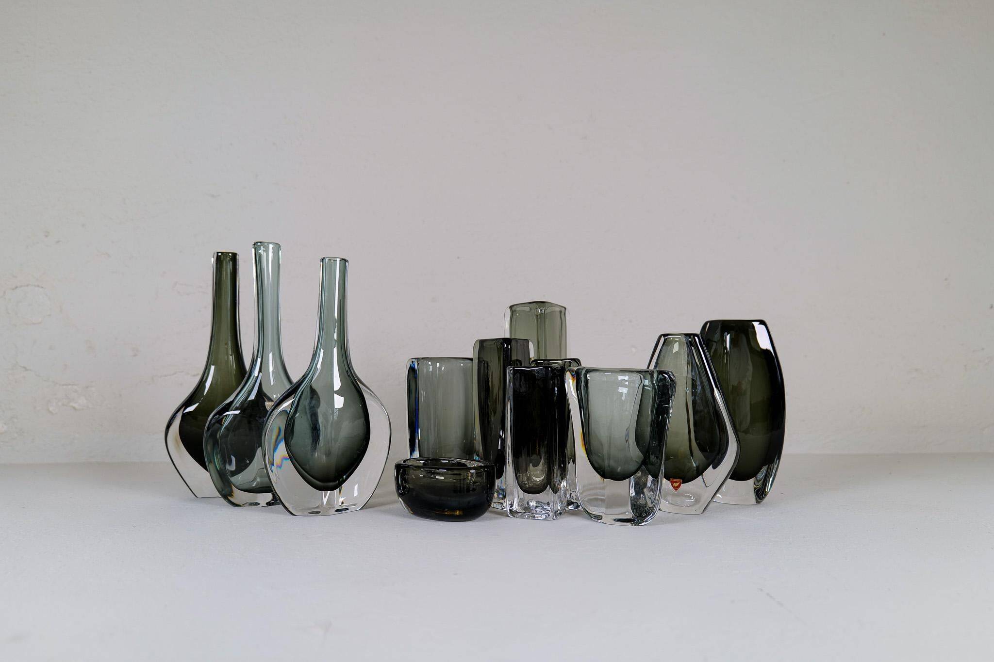 Midcentury collection of 12 pieces of art glass by Nils Landberg, Orrefors, Sweden, 1950s.