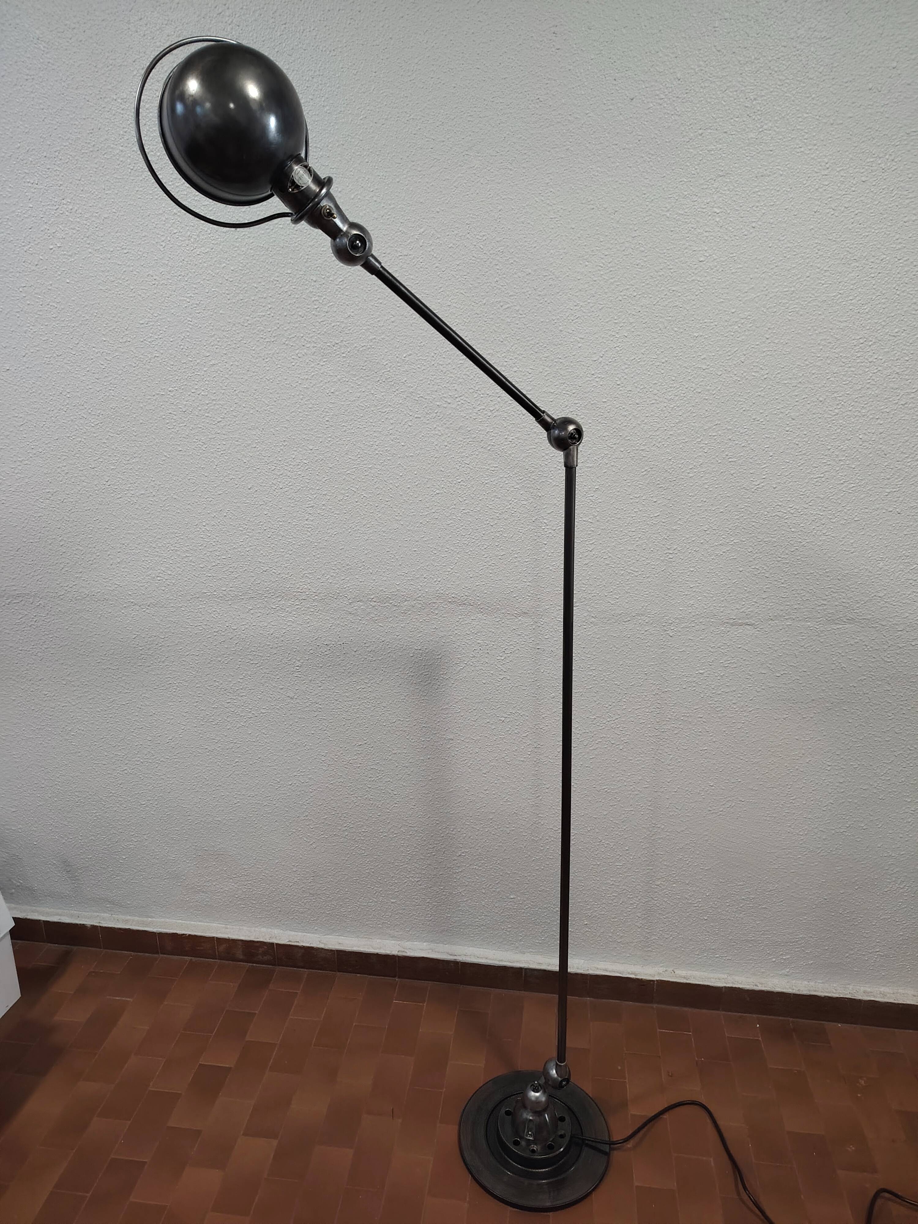 Very beautiful Jielde industrial lamp.