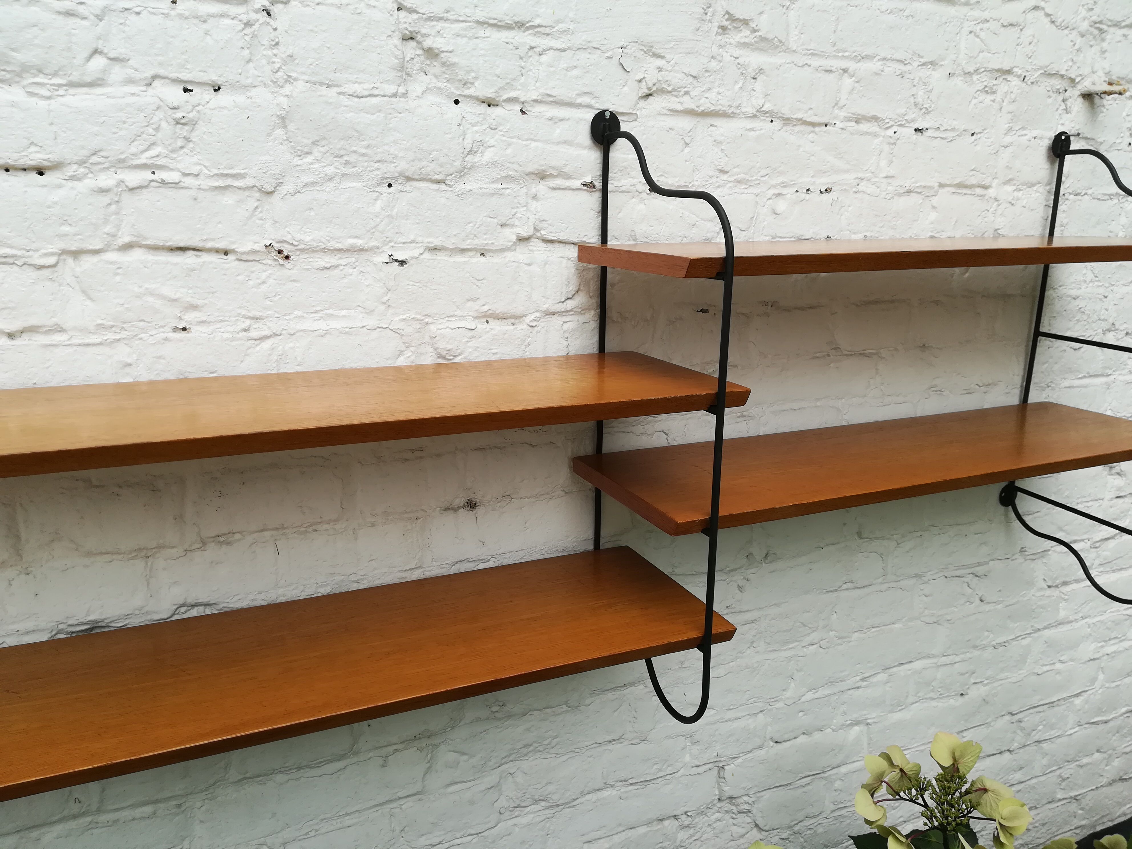 Wall shelf