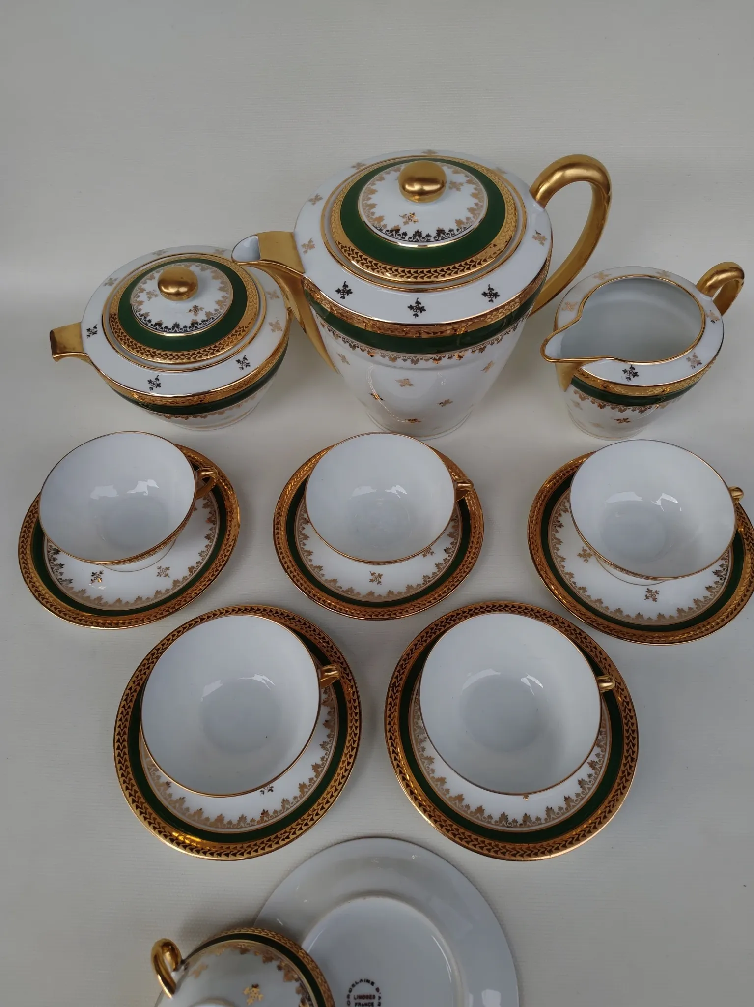 Limoges porcelain coffee service from the 1950s. For 6 people.