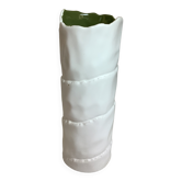 Vase aux motifs de feuilles de papier roulées