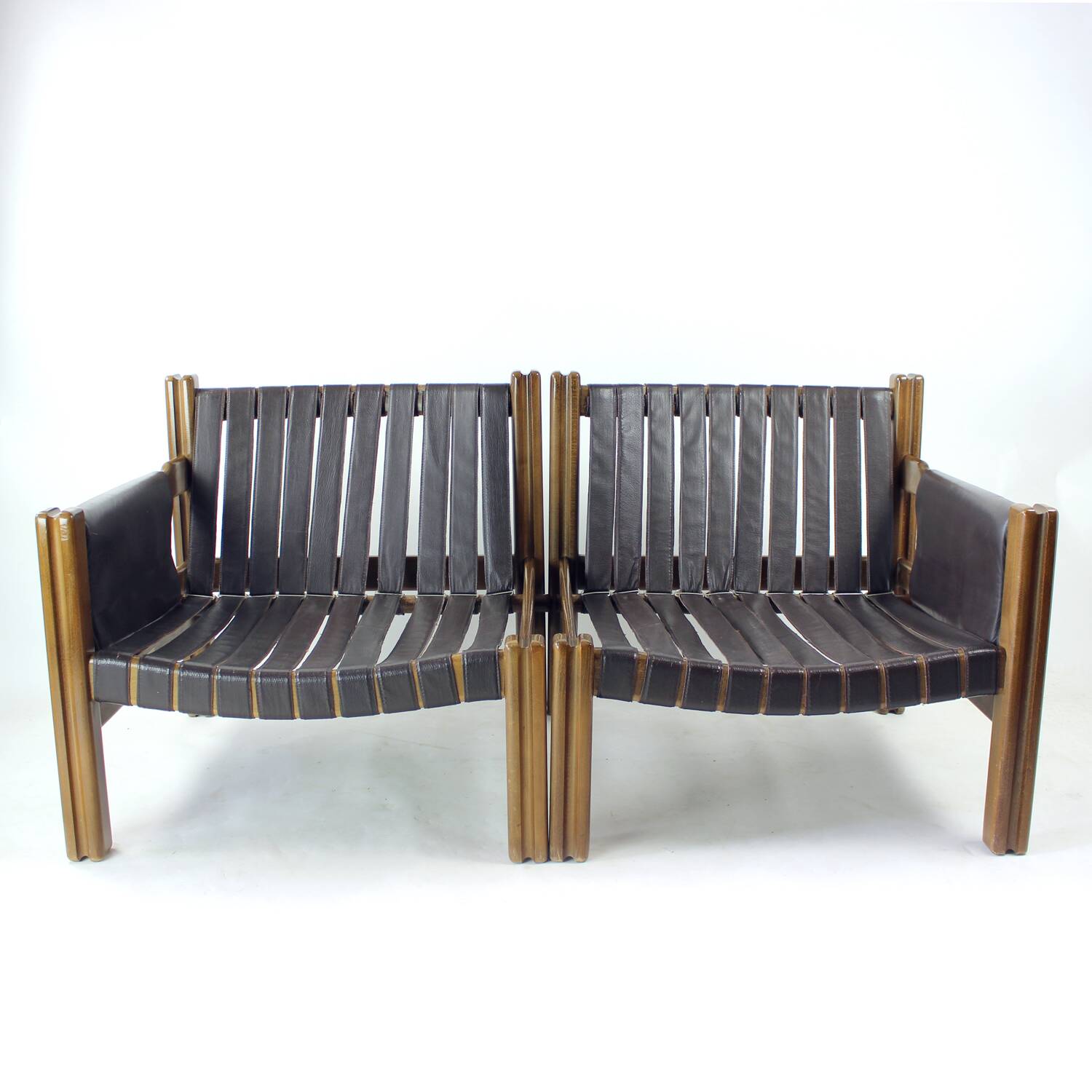 Canapé deux places en noyer et cuir par Boris Hála pour Ton, 1986