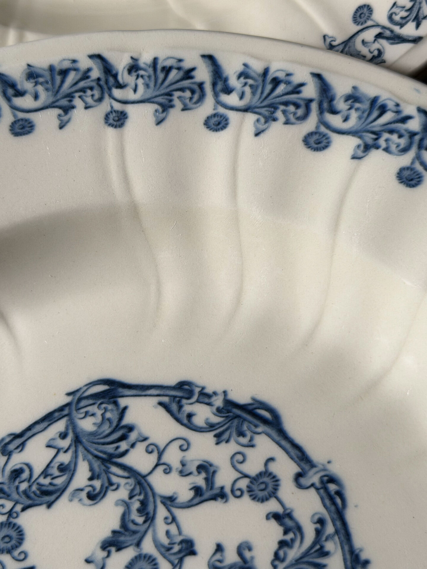 Large royal blue plate made of earthenware from 1875 Gien.