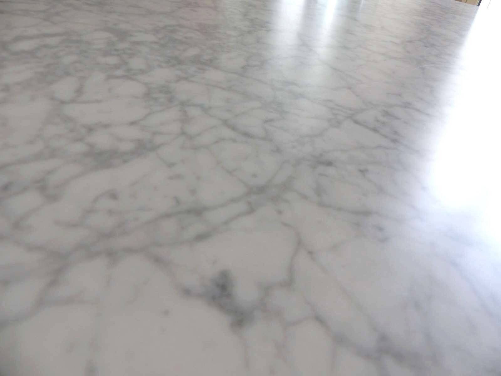 Saarinen Dining Table - Oval Statuarietto Marble KNOLL Eero Saarinen