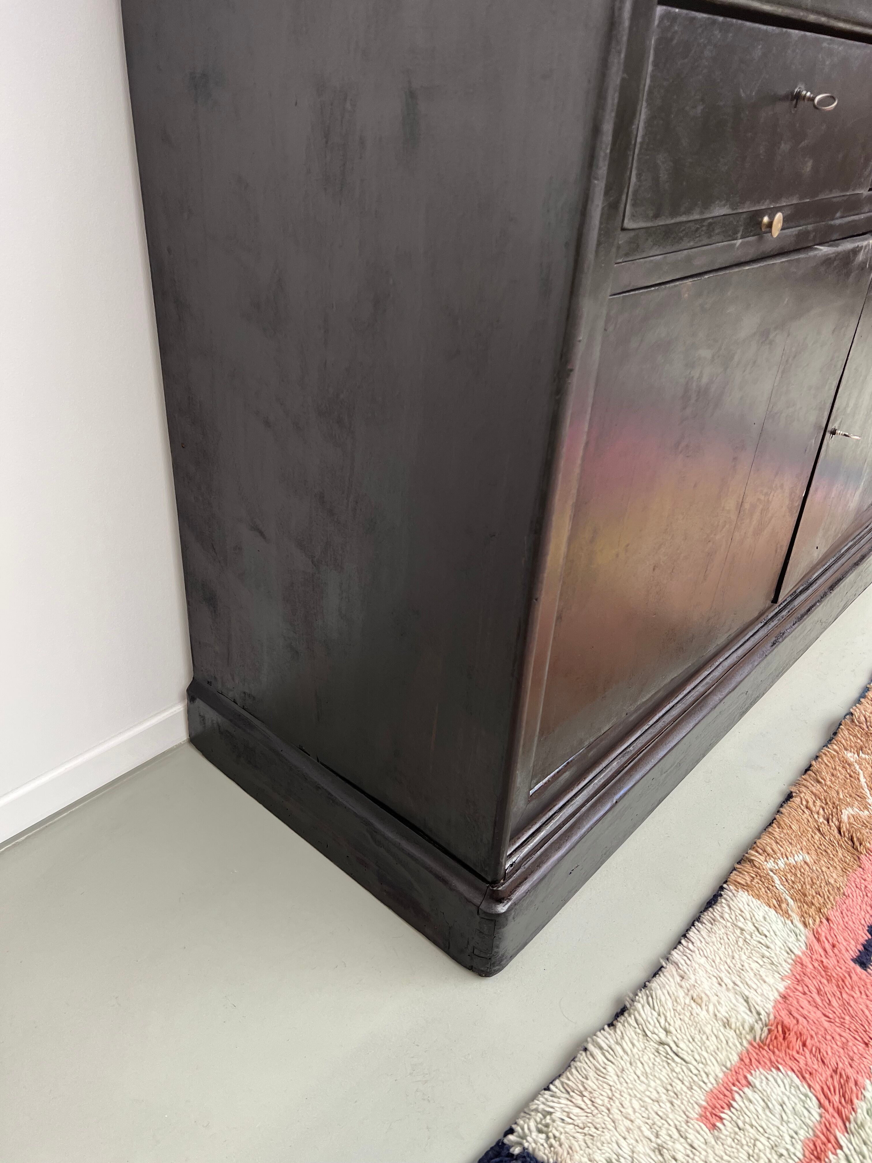 Sideboard - showcase 2 old body in blackened wood