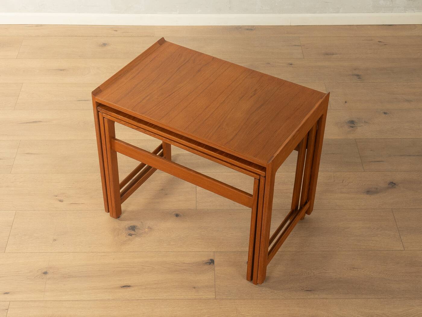 Elegant set of three nesting tables made of teak