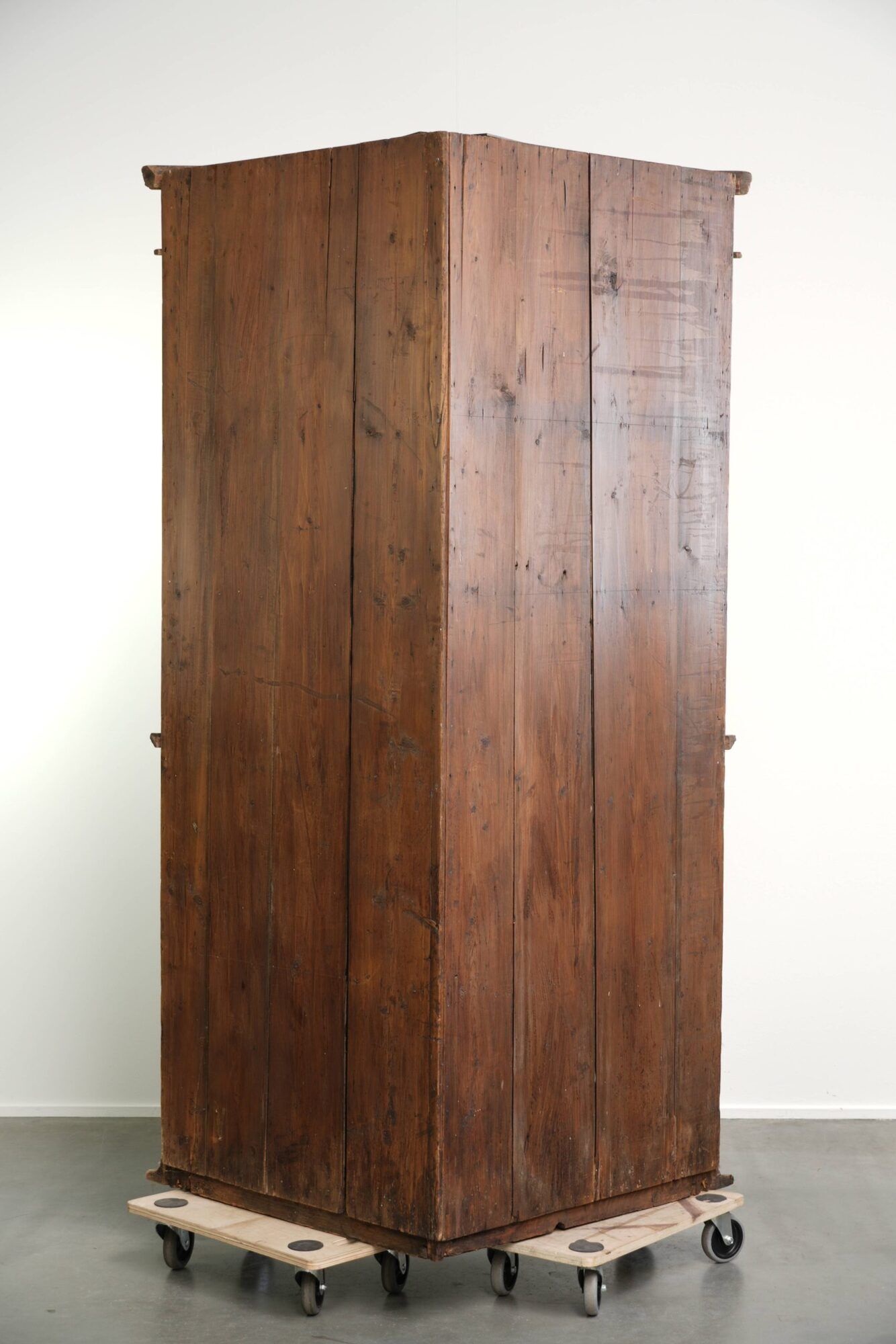 Practical old pine Dutch corner cabinet with nice details and patina