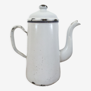 Cafetière blanche en tôle émaillée